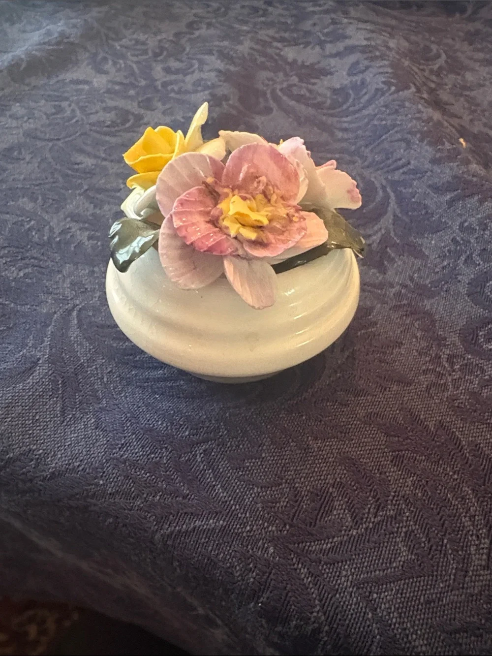 Sandford 2 inch flower sculpture